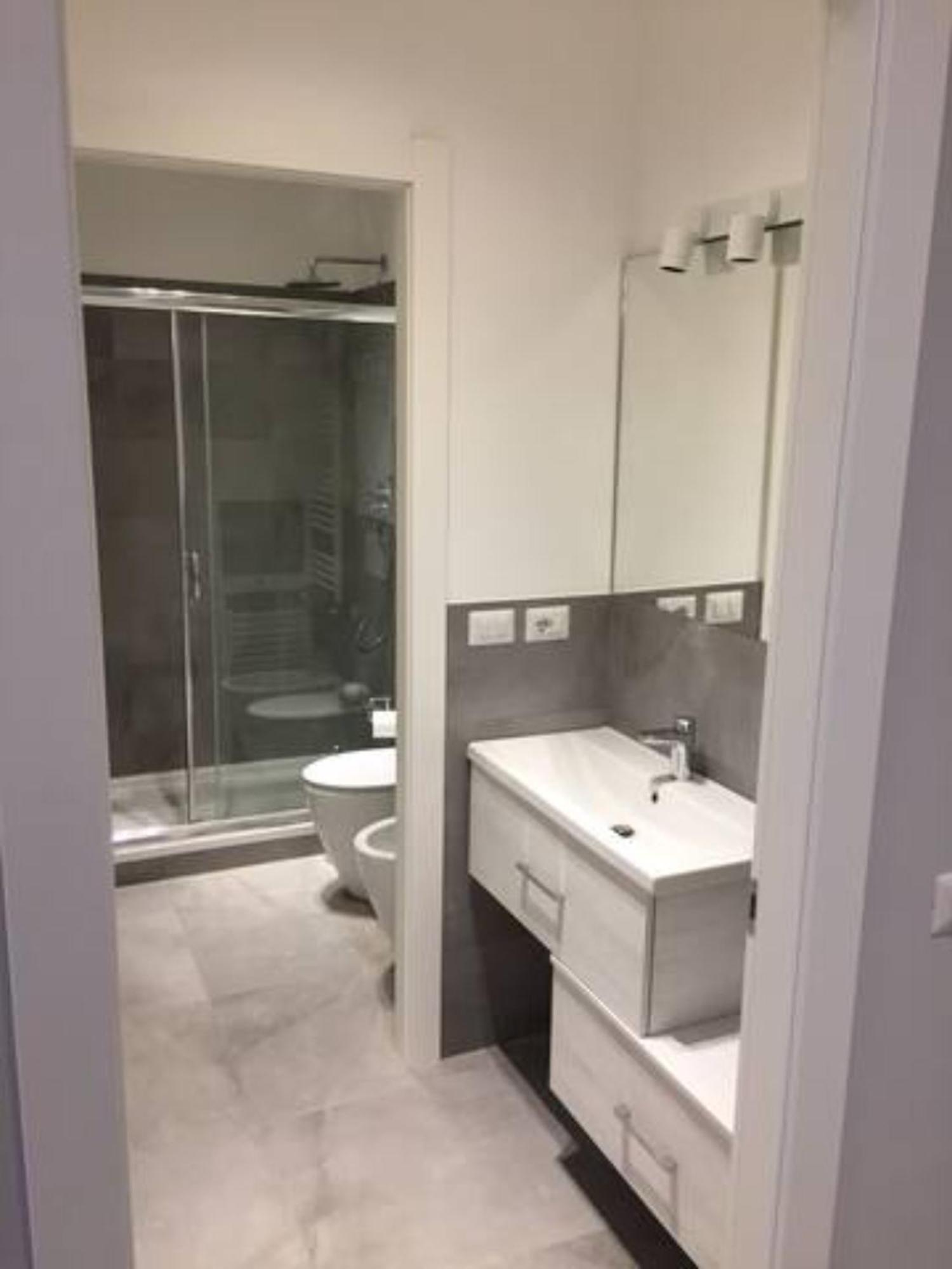 Apartment Mm3/repubblica A 5 Minuti Dal Duomo Milan